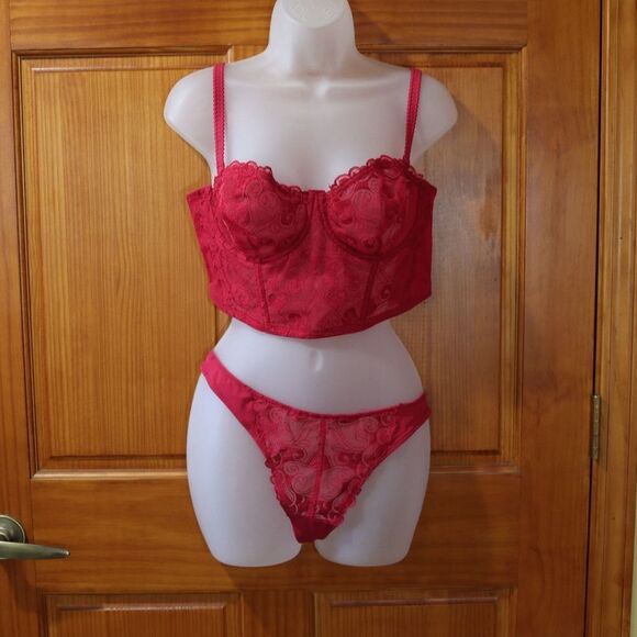 Gillian & O'Malley Red Lace Corset & Thong Set 38 C / Medium Lingerie Set - Picture 2 of 14